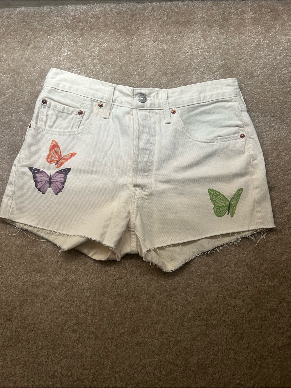 NEW WITH TAG Levi’s White Butterfly Denim Shorts